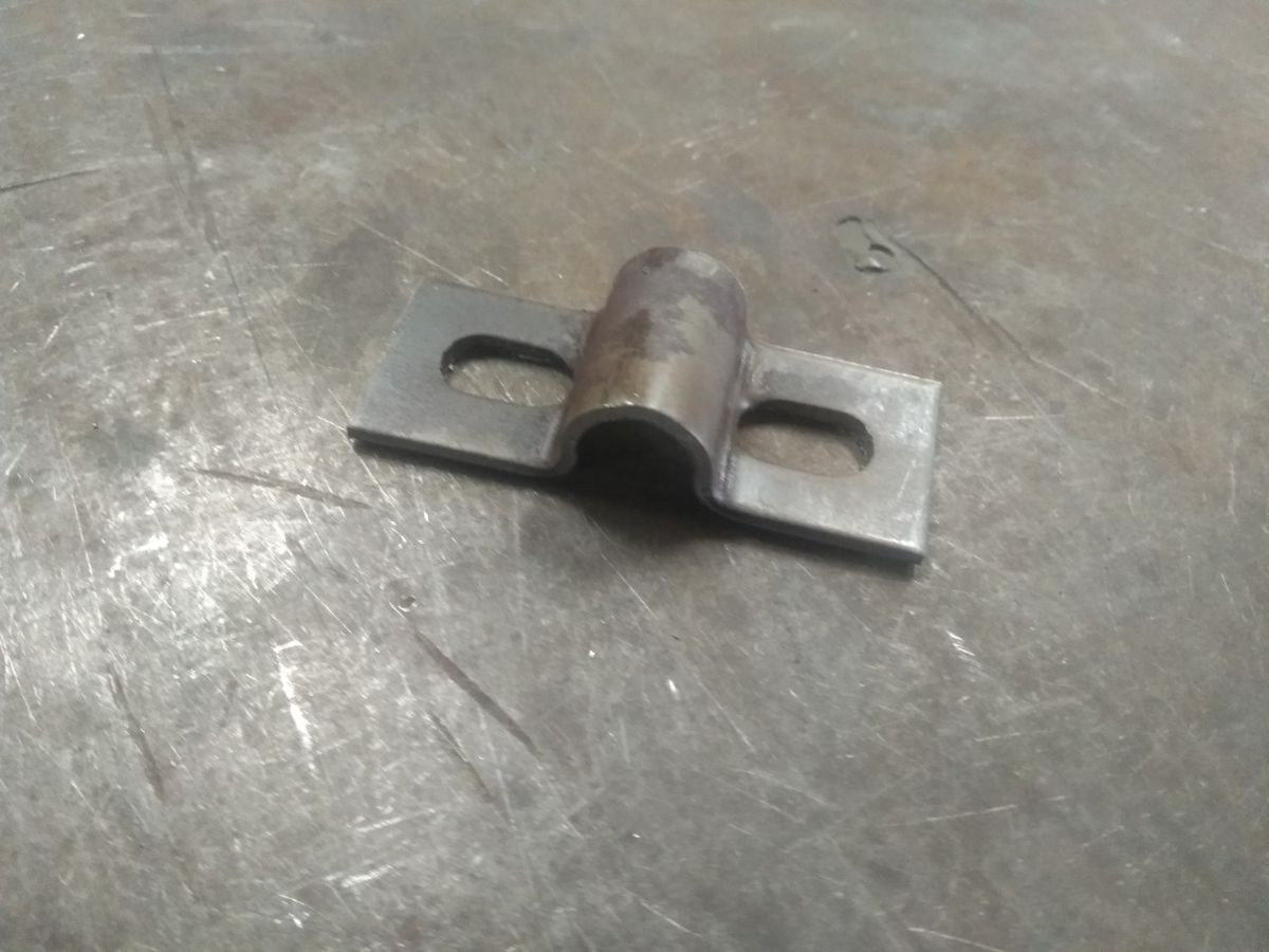 Kẹp ống luồn dây điện