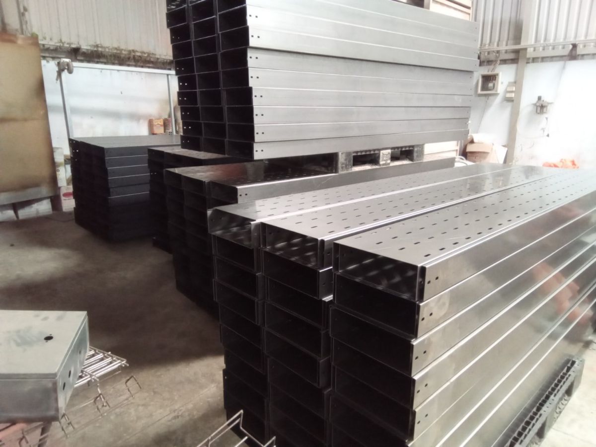 Khay cáp trước khi mạ kẽm nhúng nóng