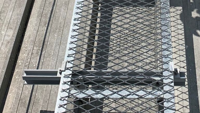Sàn thao tác lưới thép mạ kẽm nhúng nóng