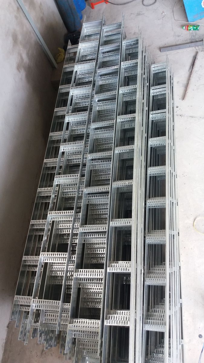 Thang cáp mạ kẽm nhúng nóng cho khu vực ăn mòn cao