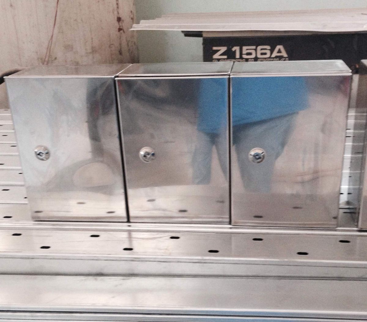Vỏ tủ điện inox 304 nhỏ có khóa